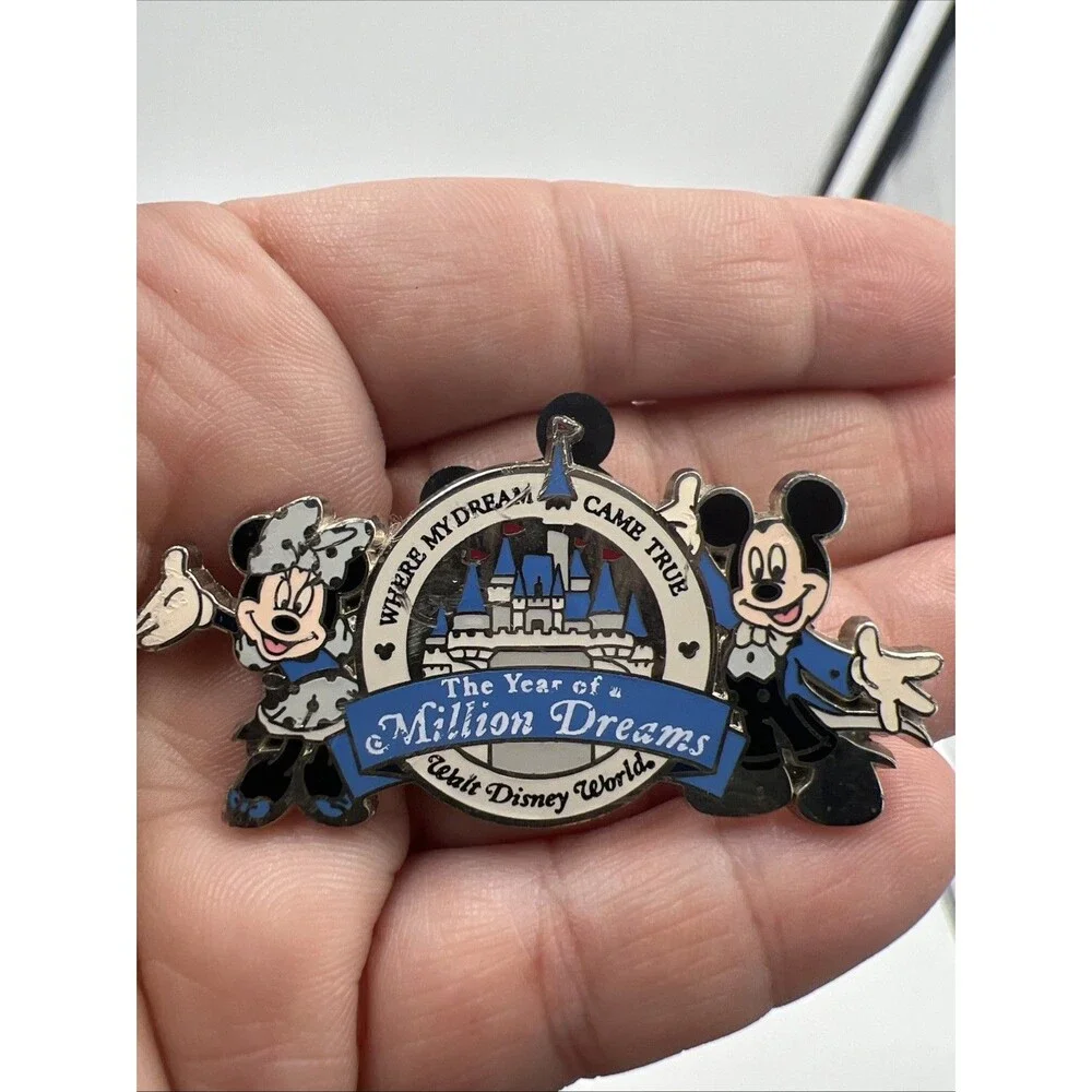 Disney 2007 The Year of a Million Dreams Mickey, Minnie, Donald, Goofy Pin Set